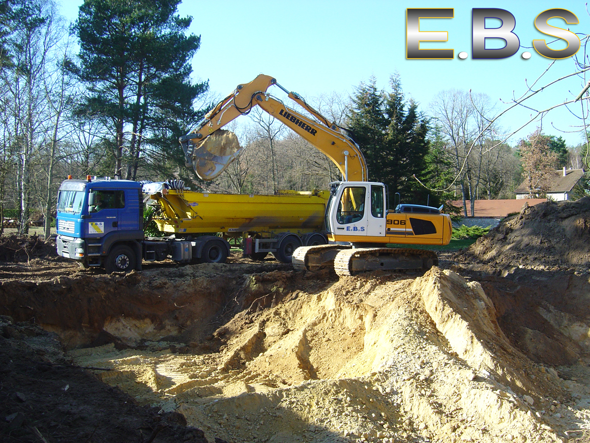 Travail de terrassement avec pelleteuses EBS