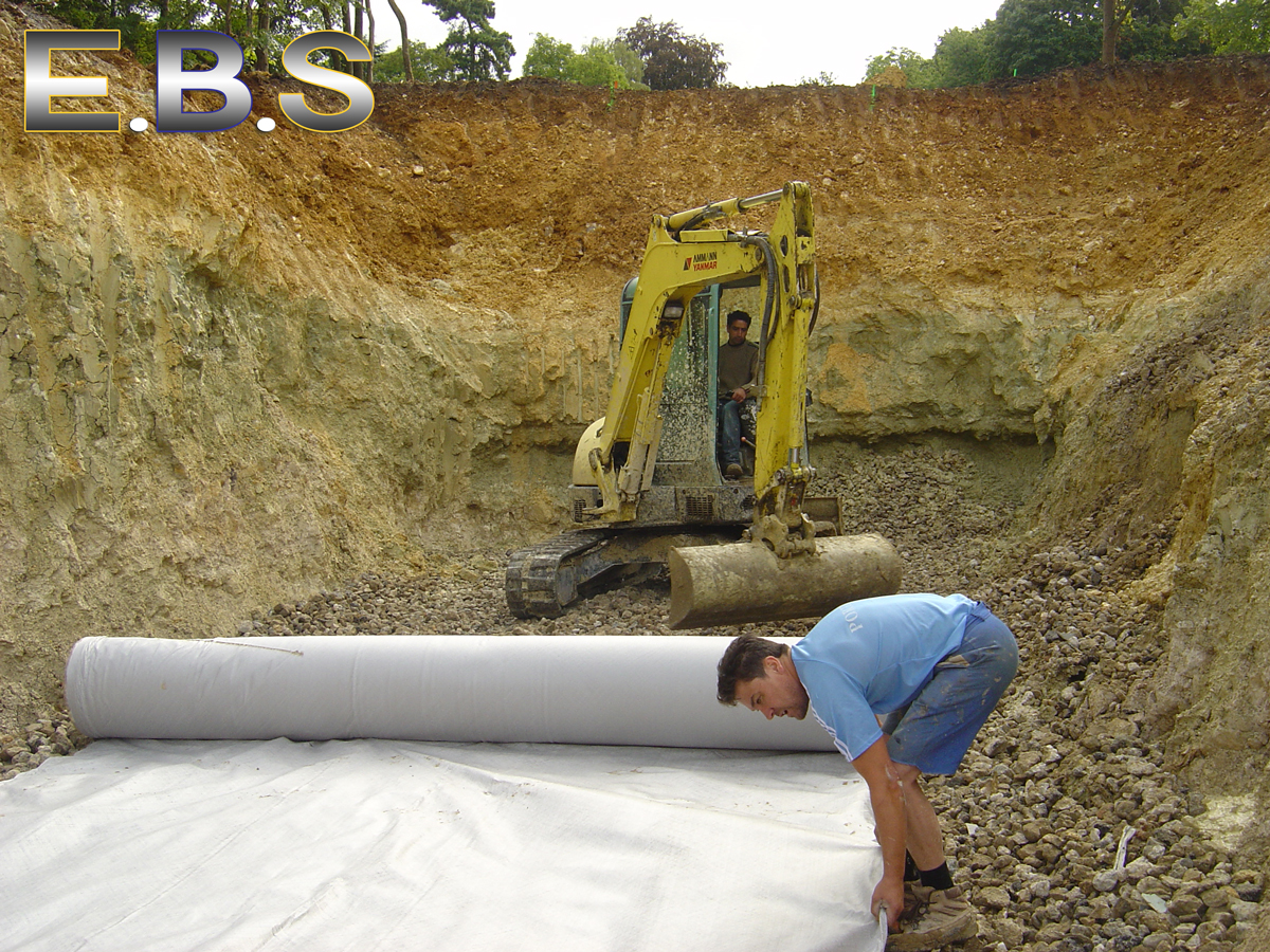 travaux d'installation d'un tubosider récuparateur d'eaux de pluie