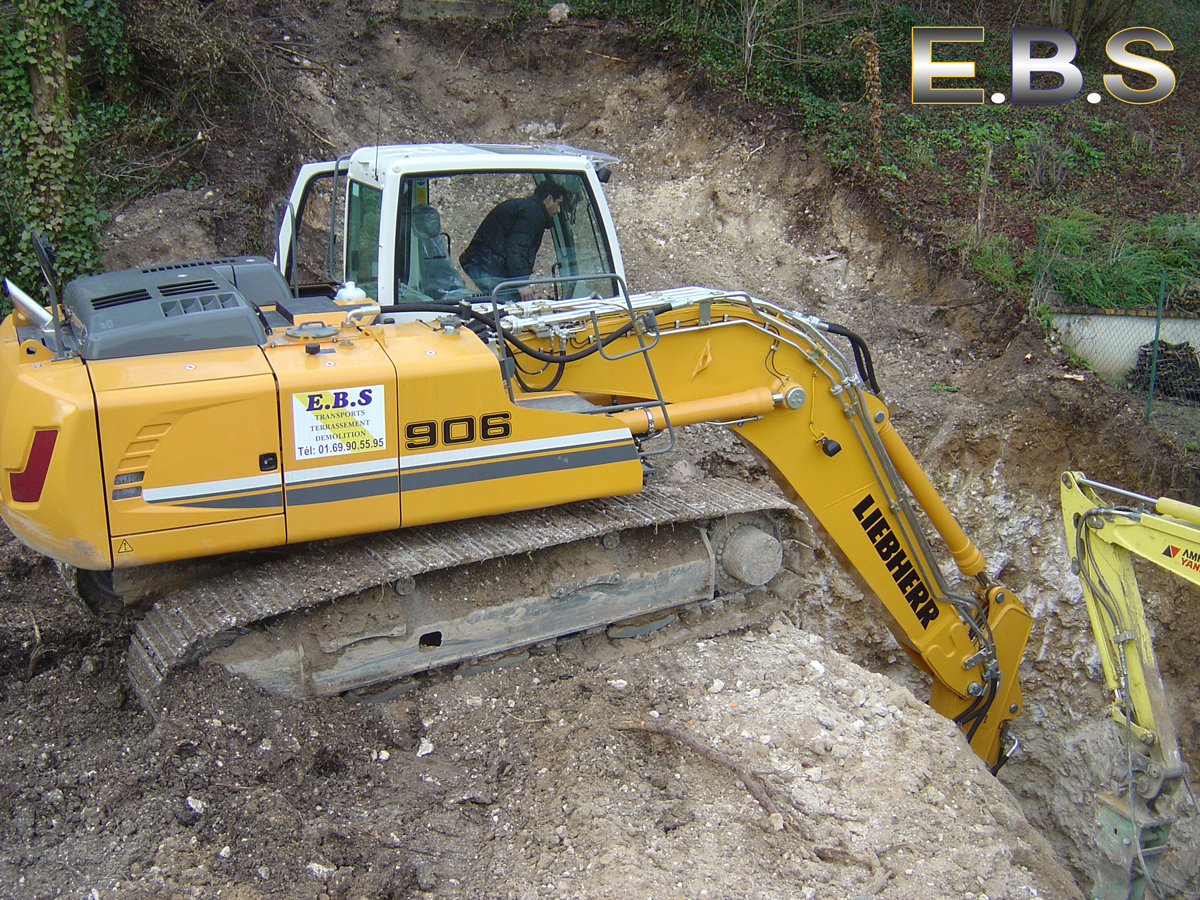 Travaux d'aissinessement raccord tout à l'égout par EBS